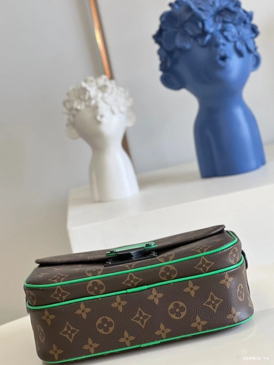 WIS MESSENGER VUITTON LOUIS LOCK S 0817